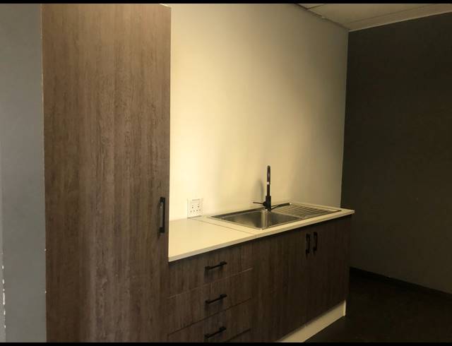 252M² OFFICE TO LET IN HYDE PARK